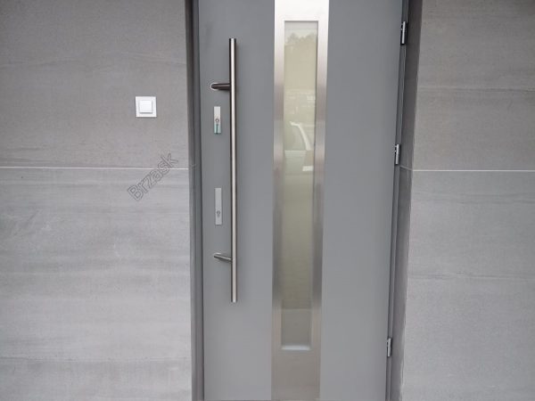 Drzwi firmy Hormann w kolorze RAL9007